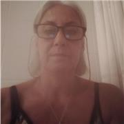 Impartisce lezioni di materie letterarie per ripetizioni medie /superiori